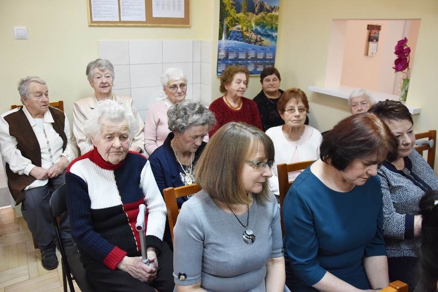 Dominikowice. W tym niezwykłym domu seniorzy mają z kim napić się kawy i porozmawiać. Nie są samotni, a to dla nich jest najważniejsze