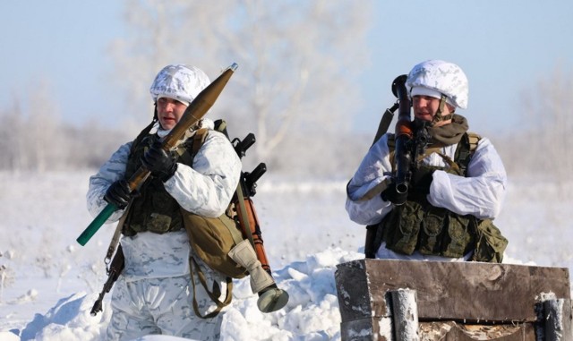 Według ocen Kijowa, w pobliżu granic Ukrainy wciąż pozostaje 140 tys. żołnierzy rosyjskich