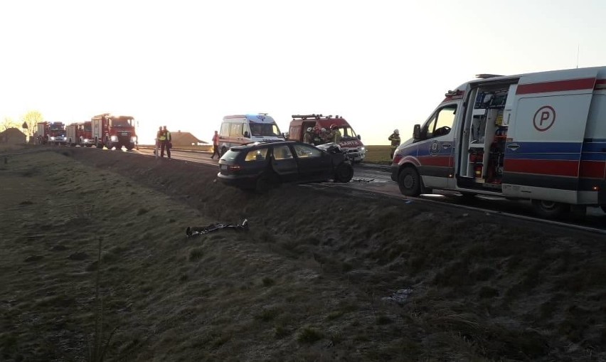 Gołoledź i wypadek za wypadkiem. Na trasie wojewódzkiej 776 zderzenia czołowe i ranni