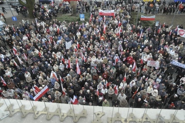 Nowelizacja ustawy Prawo o zgromadzeniach, mimo poprawek wniesionych przez Senat, dalej budzi emocje i niezadowolenie.