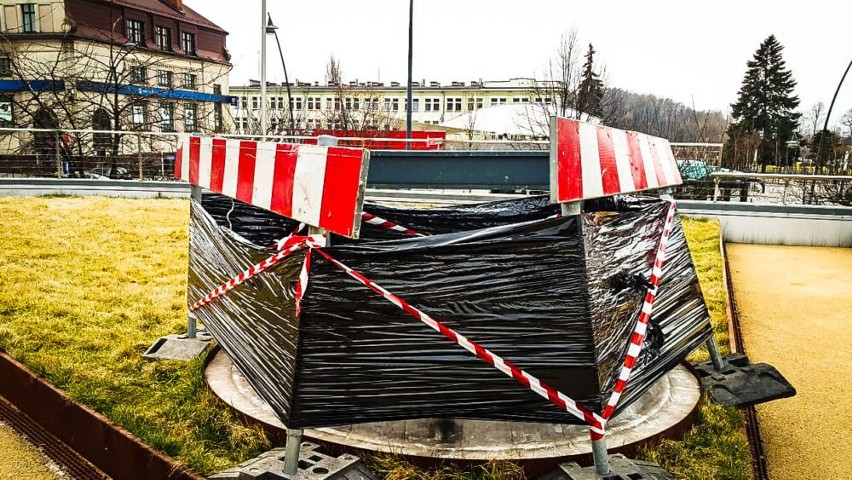 Za naprawdę zniszczonego świetlika trzeba będzie zapłacić....