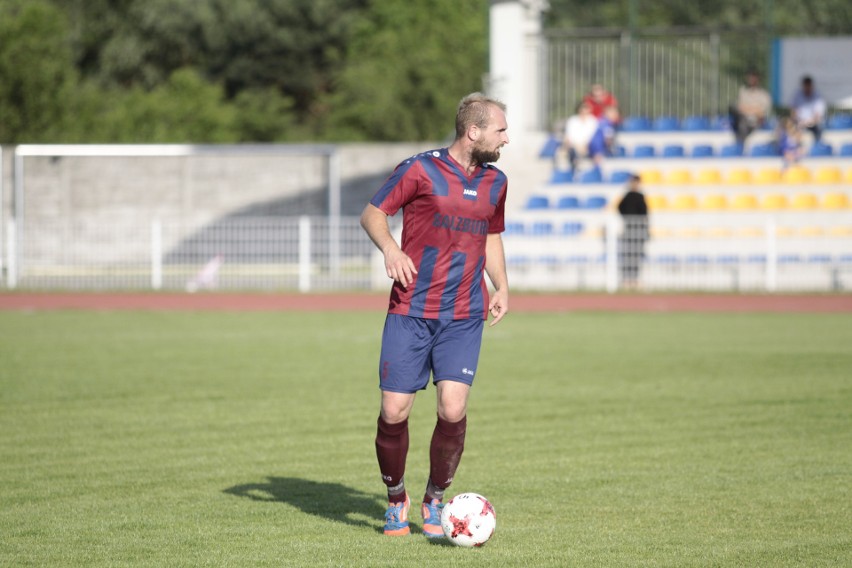 Obrońca KS-u Krasiejów Andrzej Bonk zdobył w Paczkowie gola...