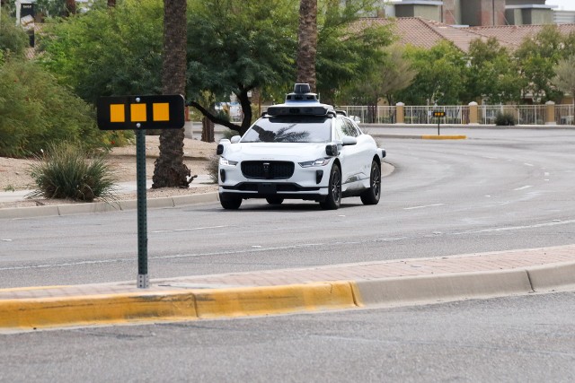 Pojazdy autonomiczne testuje się między innym w Kalifornii. Niekiedy ich obecność na drogach wywołuje agresję.