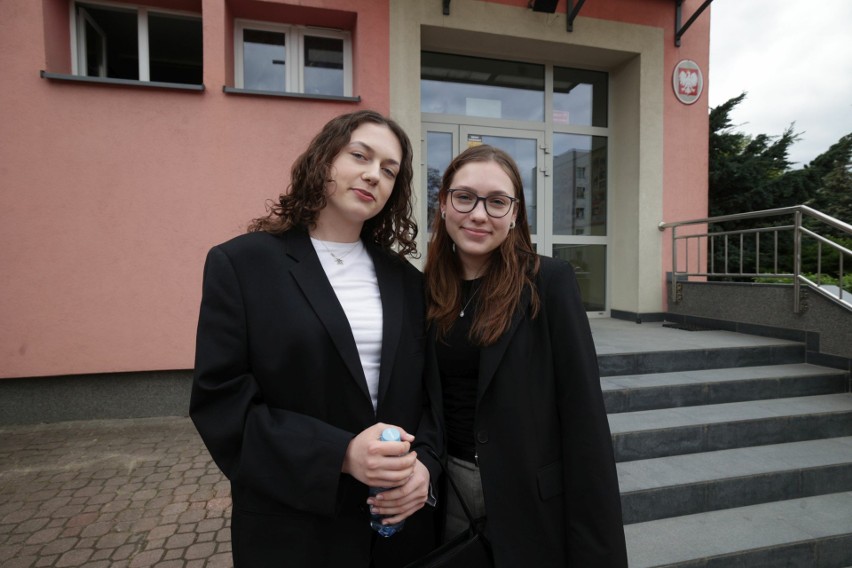 Maturzyści z IV Liceum w Kielcach zadowoleni po egzaminie z języka polskiego. Jakie zadania znalazły się w arkuszu? 