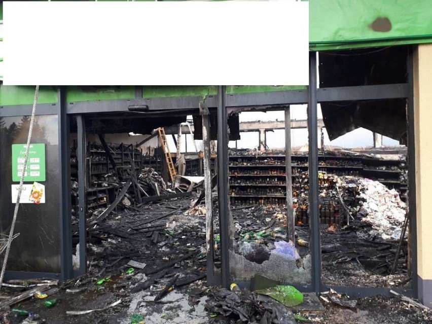 Pożar w Gniewinie pod Wejherowem 05.04. Spłonął sklep spożywczy oddany do użytku w 2017 [ZDJĘCIA] 