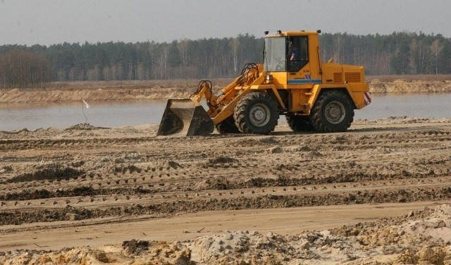 Piasek ze zbiornika na Podwolinie w Nisku powinien być sprzedawany do budowy dróg.