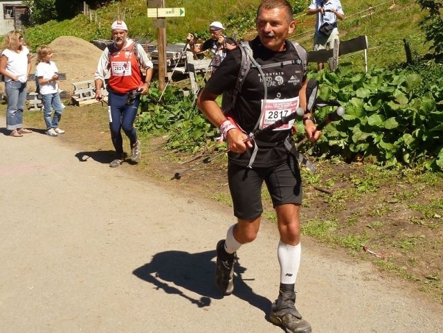 Jacek Łabudzki jako pierwszy zawodnik z Kielecczyzny i pierwszy polski lekarz pokonał trasę ultramaratonu w Alpach. Start i meta usytuowane były w Chamonix.