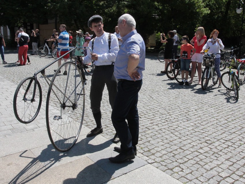 Radomskie Towarzystwo Retrocyklistów zorganizowało Festyn Retro Rowerowy w Radomiu