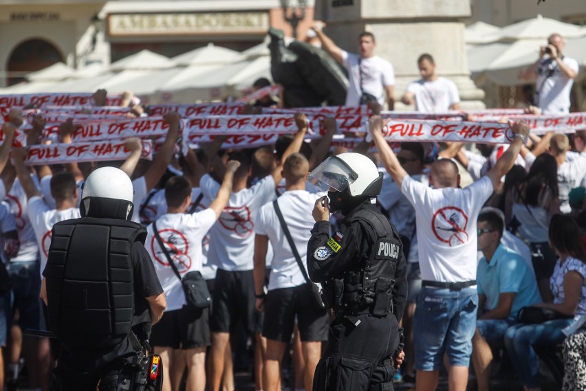 Przemarsz kibiców Resovii na derby....