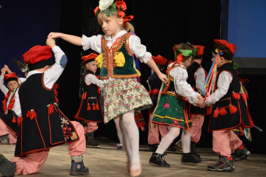 Przedszkolaki z Ostrowca świętowały niepodległość