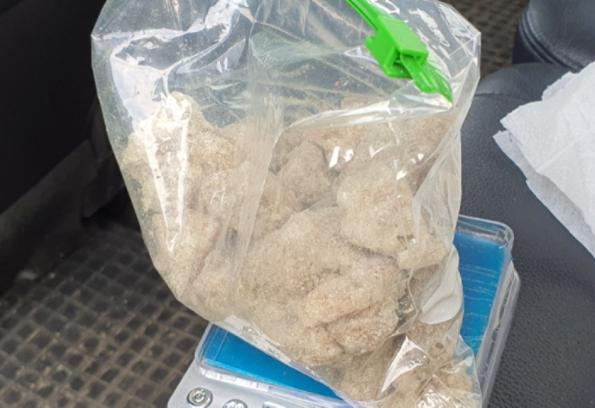 Narkotyki, które znaleziono w samochodzie.