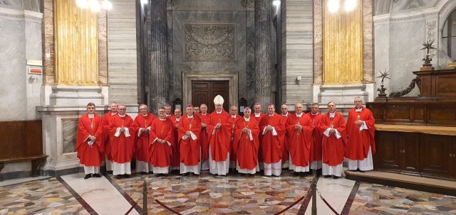 Polscy biskupi - z udziałem biskupów z Koszalina - w Bazylice św. Piotra
