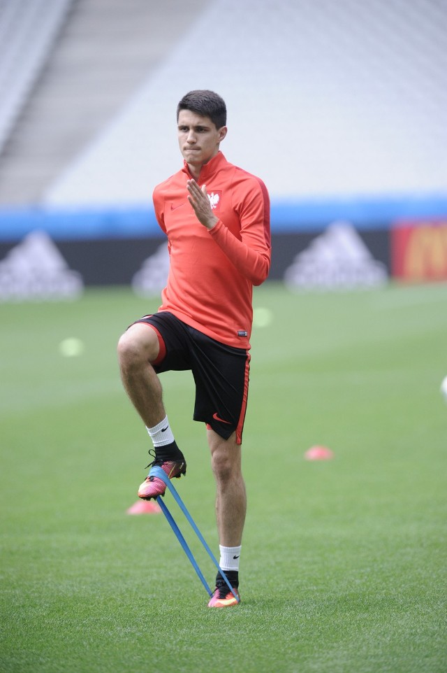 Bartosz Kapustka podczas treningu reprezentacji na Stade de France przed spotkaniem z Niemcami