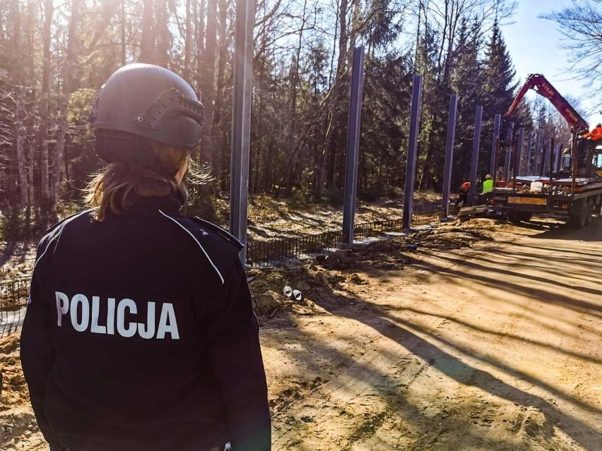 Policjanci wciąż pilnują bezpieczeństwa na granicy. Zobacz zdjęcia