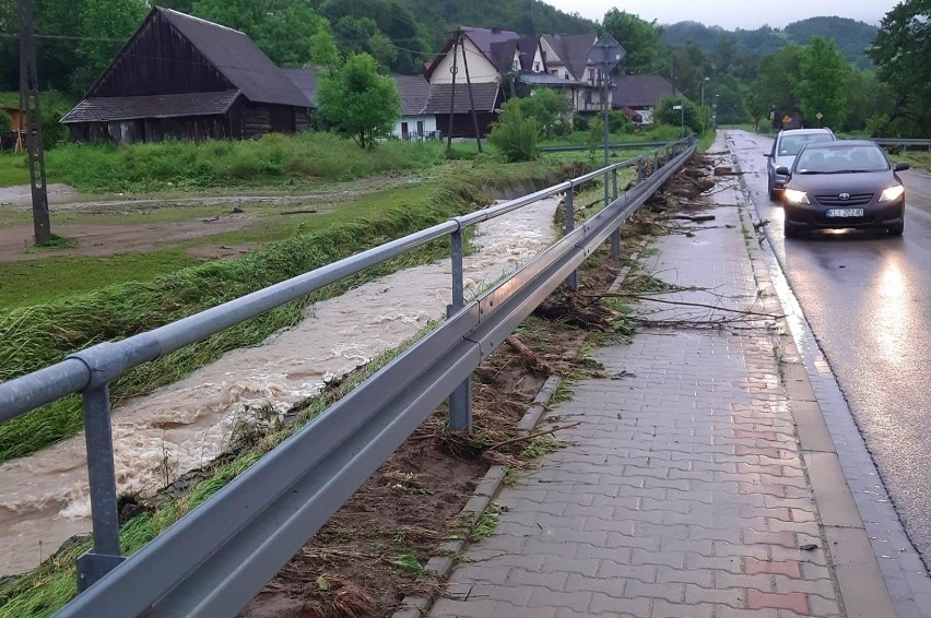 Sytuacja powodziowa na Sądecczyźnie i Limanowszczyźnie. Jest pierwsza ofiara powodzi? [ZDJĘCIA]