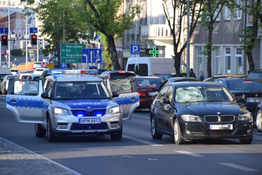 Wypadek na Sienkiewicza: BMW potrąciło pieszego przy przystankach obok Białówny (zdjęcia)