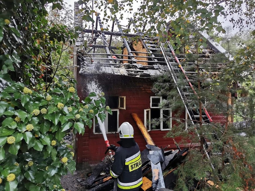 Myślenice. Pożar domu na Górnym Przedmieściu. Dwie osoby trafiły do szpitala