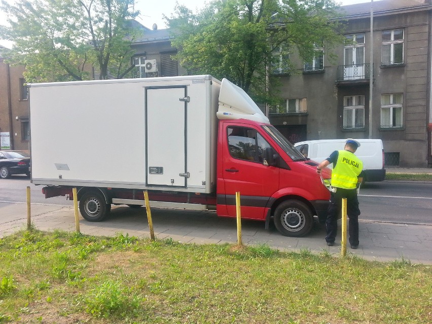 Wypadek na Północnej. Kobieta potrącona przez mercedesa [ZDJĘCIA]