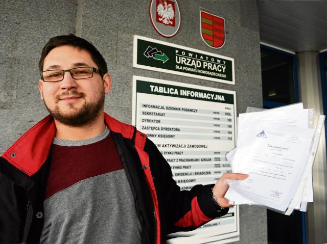 Tomasz Łukasik szuka pracy od października 2015 roku,  zarejestrował się już w pośredniaku. Mówi, że praca w budżetówce dałaby mu poczucie stabilizacji. Jest w trakcie rekrutacji do Praktikera