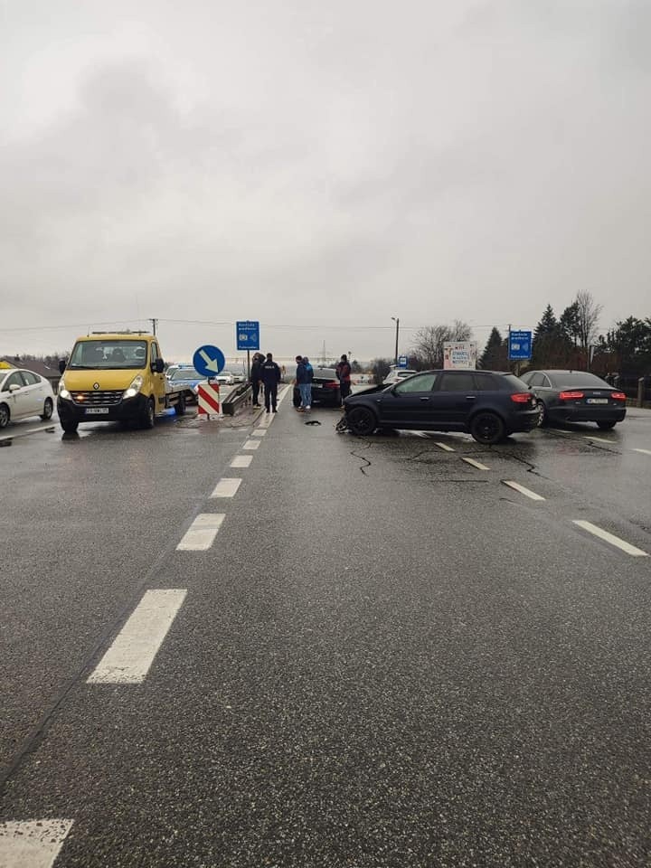 Groźny wypadek na zakopiance pod Krakowem. Zablokowany pas
