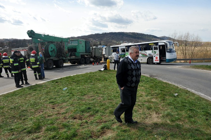 W wypadku autobusu w Domaradzu ucierpiało 16 osób.