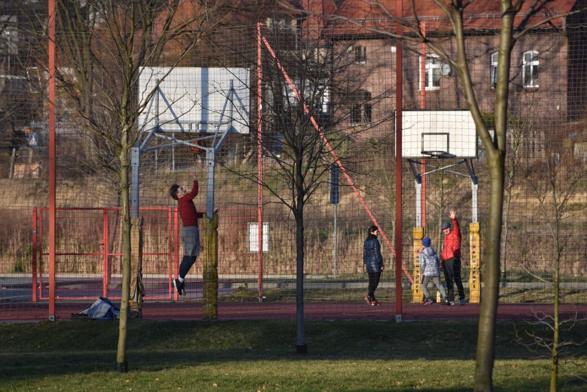 Piękna niedziela a Rybnik opustoszał. Pusty rynek i place...