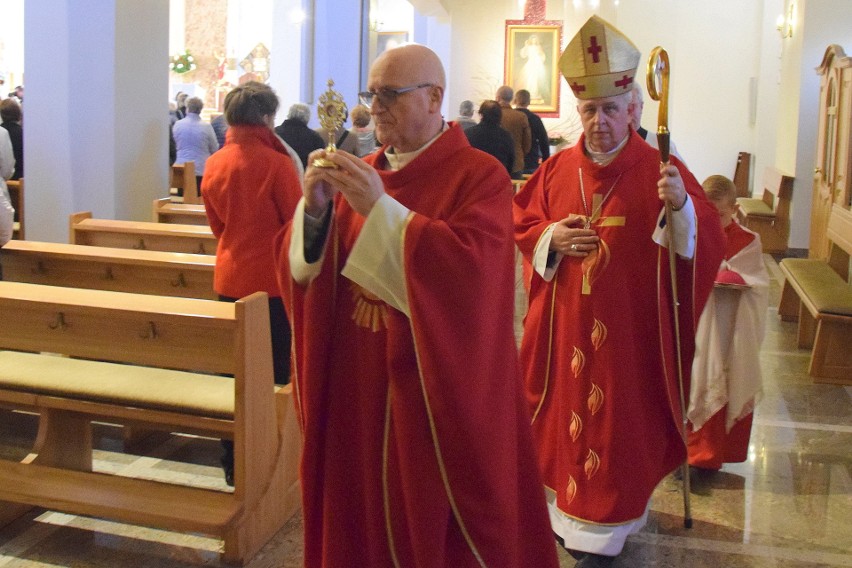 Relikwie błogosławionego Carlo Acutisa zostały wprowadzone do kościoła Ducha Świętego w Kielcach. Mszy przewodniczył biskup Jan Piotrowski