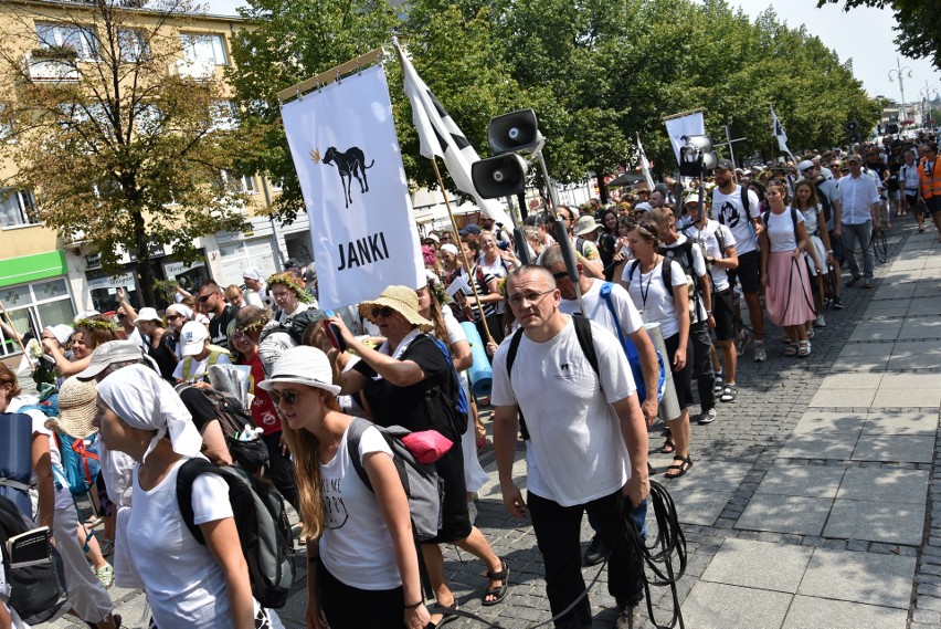 Pielgrzymka Dominikańska dotarła z Krakowa na Jasną Górę ZDJĘCIA Zmęczeni, ale bardzo radośni 