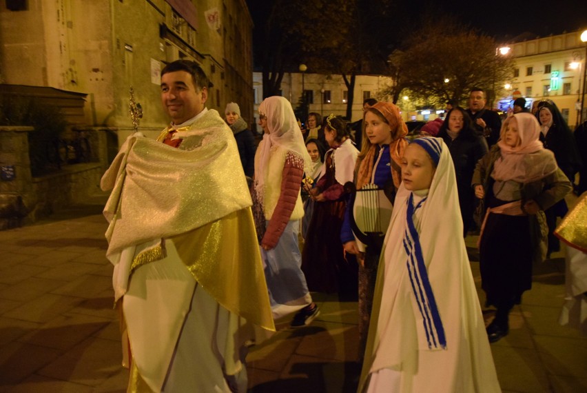 Marsz Wszystkich Świętych przeszedł ulicami Śródmieścia. Zobacz zdjęcia