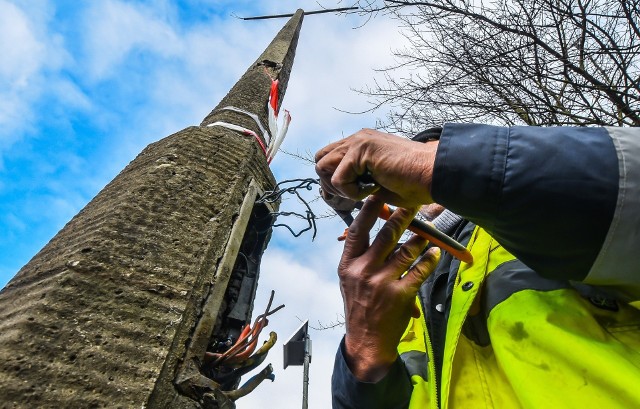 Niejedna lampa w mieście czeka na elektryka. Kiedy się doczeka?