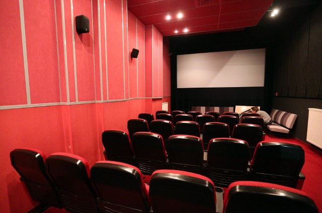 Działające w lokalu nr U2 przy al. Wojska Polskiego nr 2 w Szczecinie kino Pionier to jedno z najstarszych, działających nieprzerwanie w tym samym miejscu, kin na świecie.