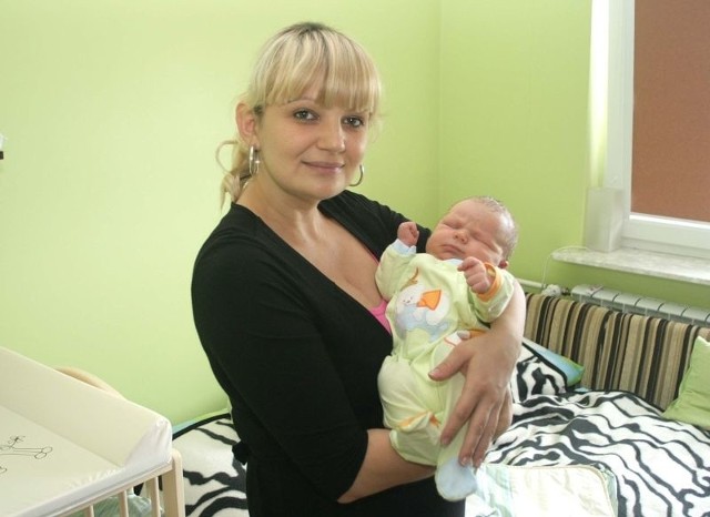 - Urodziłam w szpitalu, gdzie czułam się bezpiecznie. Na poród w domu raczej bym się nie zdecydowała &#8211; mówi Anna Jarosz, mama małego Oliviera.