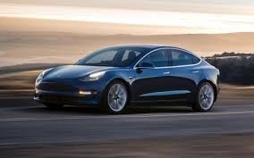 Tesla Model 3. Punktem odniesienia dla wielu producentów...