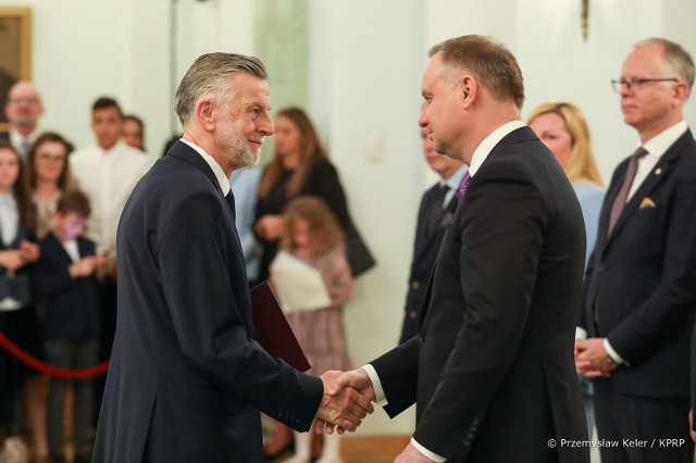 Prezydent Andrzej Duda wręczył nominacje profesorskie 18 maja 2022 roku, w tym swojemu doradcy Andrzejowi Zybertowiczowi