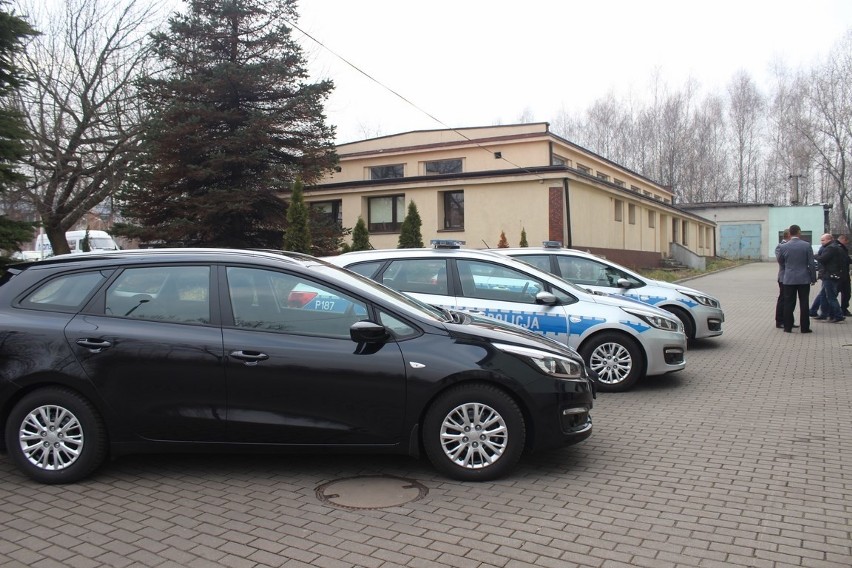 Świętochłowice: Policjanci odebrali kluczyki do nowych radiowozów [ZDJĘCIA]