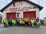 Kapitalne porządki w Mąchocicach Kapitulnych. Mieszkańcy gminy Masłów kolejny raz wzięli udział w akcji sprzątania sołectwa. Zobacz zdjęcia 