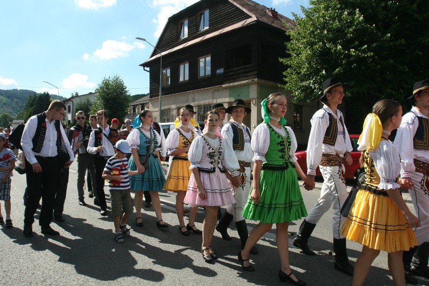 Tydzień Kultury Beskidzkiej 2016: Drugi dzień święta folkloru. Barwny korowód w Szczyrku [ZDJĘCIA]