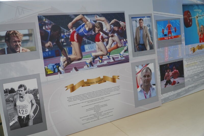 Wręczono stypendia dla młodych sportowców z powiatu skarżyskiego. Zobacz kto i ile dostał. Zdjęcia