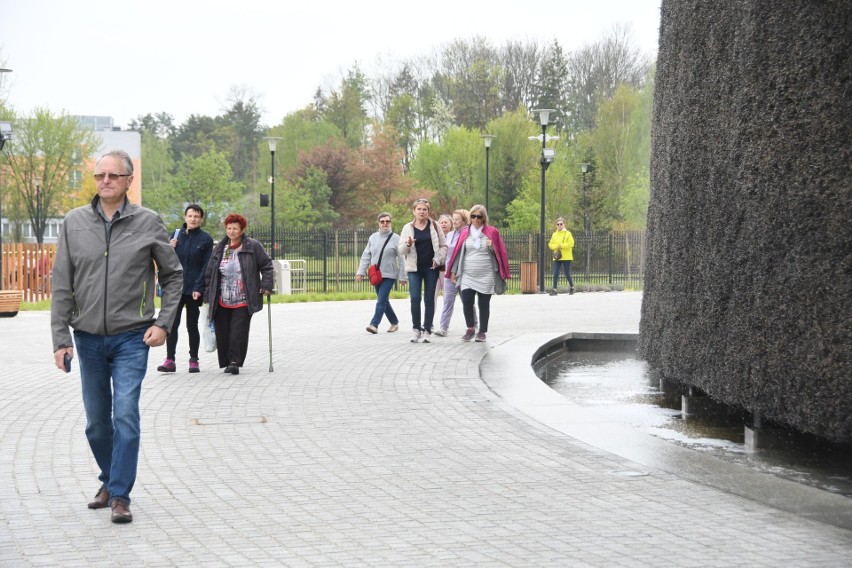 W piątek, 6 maja dużo ludzi wybrało się spacer w buskiej...