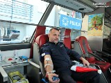 W mikołajki policjanci z Wodzisławia Śląskiego oddawali krew w ramach akcji „Podaruj swoją krew, zostań Mikołajem”