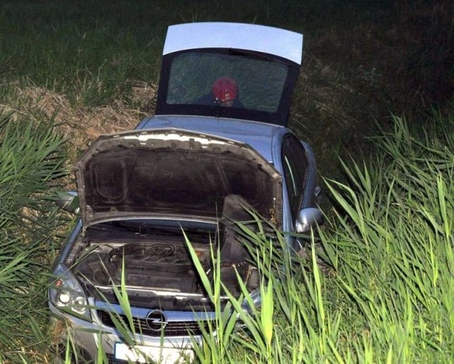 W czwartkowy wieczór opel vectra dachował miejscowości Pacanów.