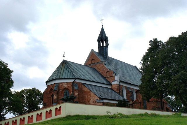 Najcenniejszym zabytkiem Izbicy Kujawskiej jest XV-wieczny kościół rzymskokatolicki pw. Wniebowzięcia NMP