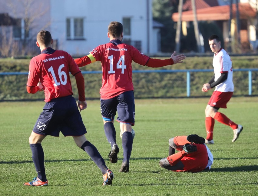 Drużyna z Wasilkowa (czerwone koszulki) w 1/4 finału...