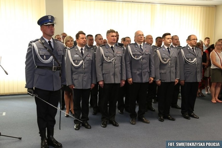40 nowych świętokrzyskich policjantów złożyło przysięgę (ZDJĘCIA) 