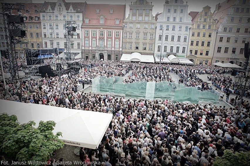 Wrocław: Tłumy na koncercie Piotra Rubika w Rynku (ZDJĘCIA)