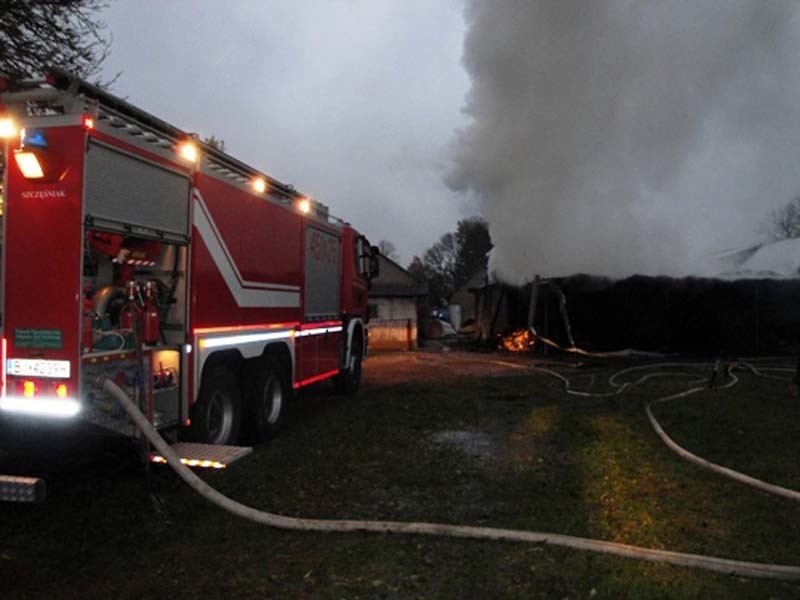 Moniuszki: Pożar gospodarstwa. Akcja gaśnicza trwała siedem godzin (zdjęcia)