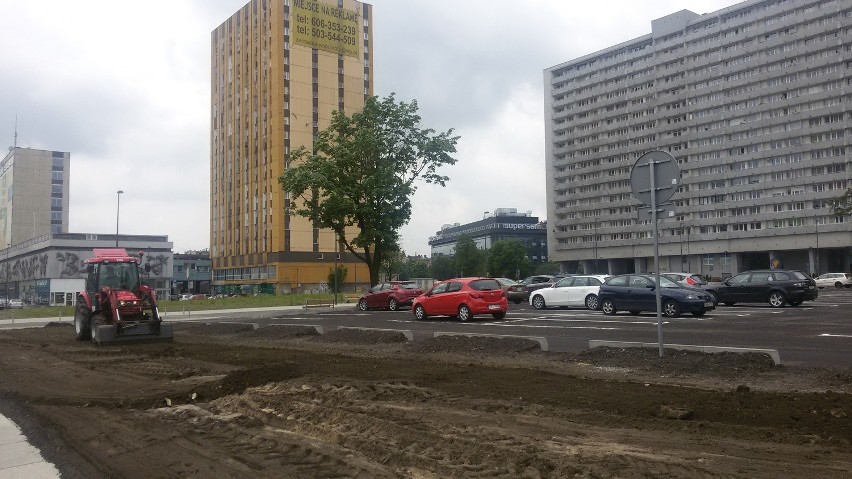 Parking na działce po wyburzonym pałacu ślubów w Katowicach