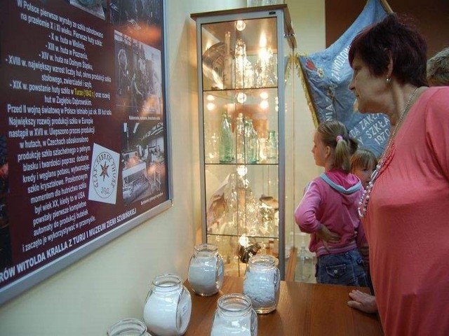 W Turze nową świetlicę otwarto w ubr. Znajduje się w niej m.in. małe muzeum Huty Szkła.