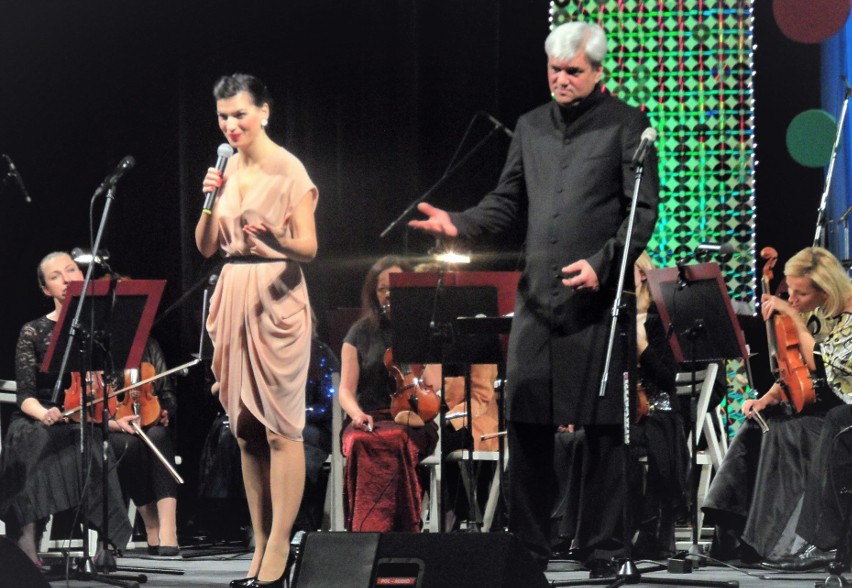 Emilia Czekała (z lewej) prowadziła koncert z tatą, Markiem...