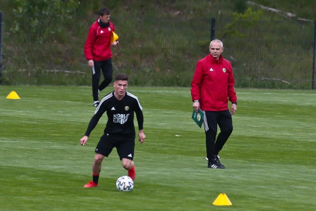 06.05.2020 wroclawslask wroclaw pierwszy trening slaska w czasie epidemii koronawirusaslask pilka nozna koronawirus trening lavicka witezslav trenergazeta wroclawskapawel relikowski / polskapress